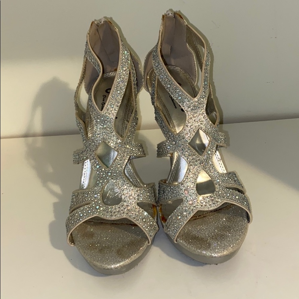 Sweetie’s High heel rhinestone pumps